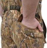 Сзади имеется правый карман, закрывающийся на липучку.