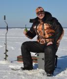Костюм зимний «Нерпа» (оранжевый лед-черный) на рыбалке