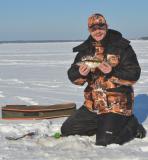 Костюм зимний «Нерпа» (оранжевый лед-черный) на рыбалке