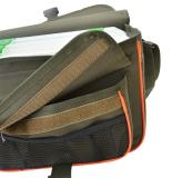 Сумка в комплекте с 2 коробками. Спереди сетчатый карман застёгивающийся на липучку. Основной кармана застёгивается на регулируемую пластиковую застёжку.