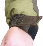 Регулируемый манжет рукава, собранный на резинку и фиксируется липучкой