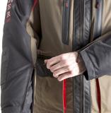 Молния на рукавах куртки для регулировки объема