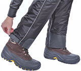 Низ брюк усилены прочной термоустойчивой пленкой и имеют регулировку на велкро