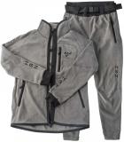 Костюм состоит из куртки и брюк. Для защиты шеи и плеч куртка оснащена воротником «стойкой»