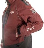 Боковые карманы на куртке защищены плотным влагозащитным клапаном