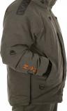 Боковые карманы на куртке защищены плотным влагозащитным клапаном.
