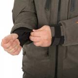 Рукава с трикотажной манжетой имеют регулировку объема на липучке типа велкро