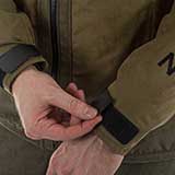 низ рукавов с регулировкой на велкро