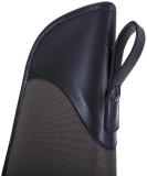 На ствольном конце с тыльной стороны кейса предусмотрена кожаная петля для подвешивания