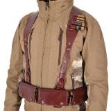 На левой стороне имеется патронташ на два патрона 12-го калибра и три патрона Rem.223