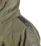 противоскользящие накладки на плечах;