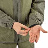 низ рукавов с регулировкой на велкро