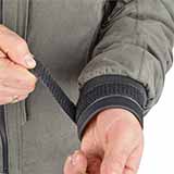 Манжеты регулируются липучками.