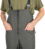 Два набедренных кармана с влагозащитной молнией