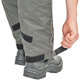 низ полукомбинезона имеет регулировку на липучке велкро