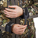 манжеты регулируются патой с липучкой «велкро»