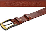 Ремень украшен растительным орнаментом который нанесен горячим тиснением